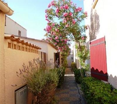 фото отеля Leucatines 3