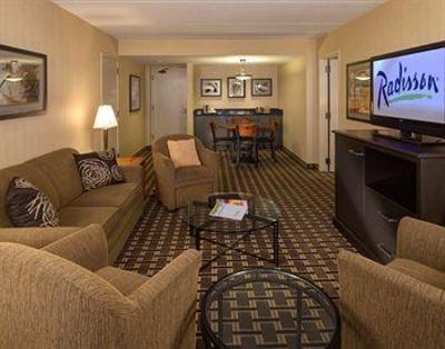 фото отеля Radisson Hotel Milwaukee West