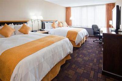 фото отеля Radisson Hotel Milwaukee West