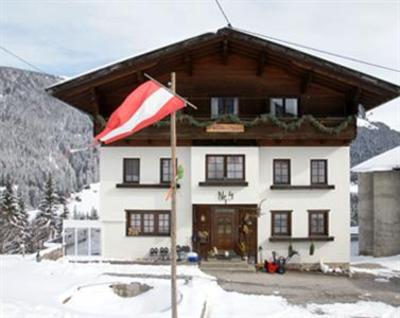 фото отеля Ferienwohnungen And Pension Hartlerhof Lesachtal