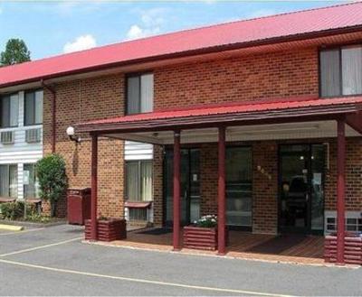 фото отеля Red Carpet Inn Hillsville