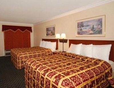 фото отеля Rodeway Inn & Suites Canyon Lake