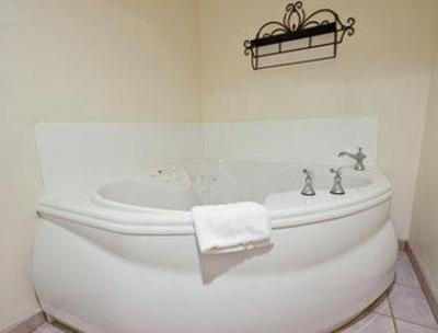 фото отеля Travelodge Lemoore