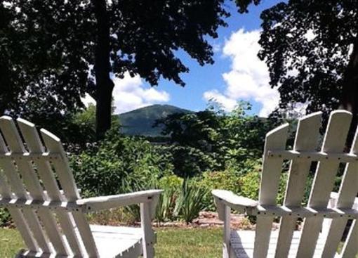 фото отеля Mount Greylock Inn