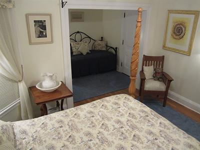 фото отеля Mount Greylock Inn