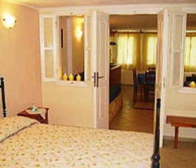 фото отеля Hotel Thira and apartments