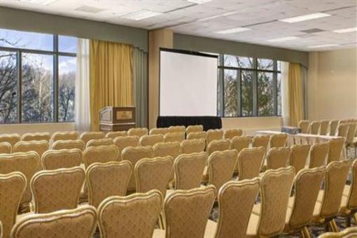 фото отеля Hilton East Brunswick