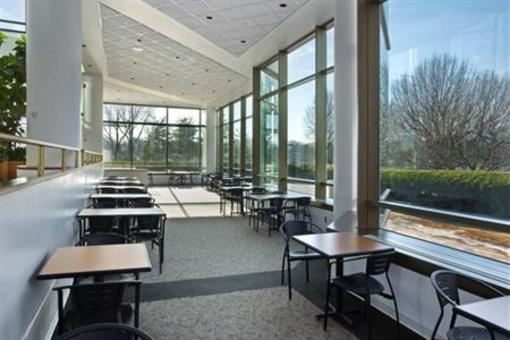 фото отеля Hilton East Brunswick
