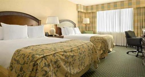 фото отеля Hilton East Brunswick