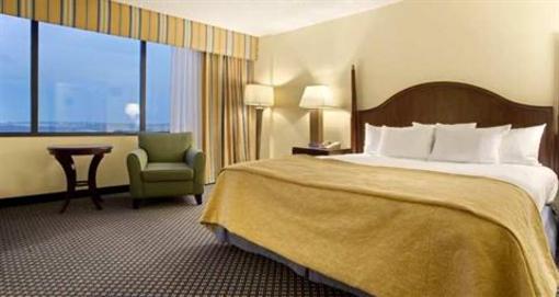 фото отеля Hilton East Brunswick