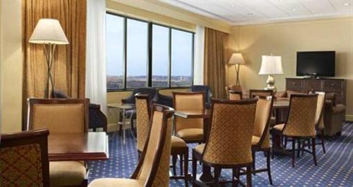 фото отеля Hilton East Brunswick