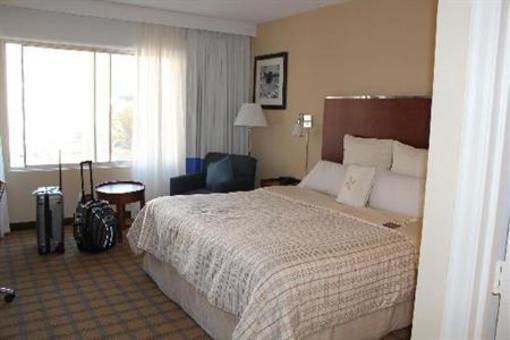 фото отеля Four Points Hotel LAX Los Angeles