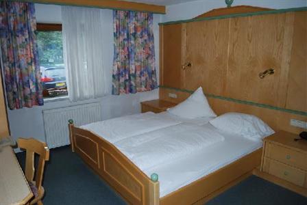 фото отеля Ferienanlage Hotel Garni Larchenhof Lermoos