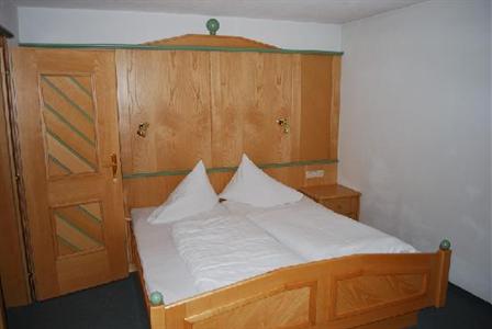 фото отеля Ferienanlage Hotel Garni Larchenhof Lermoos