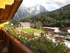 фото отеля Ferienanlage Hotel Garni Larchenhof Lermoos