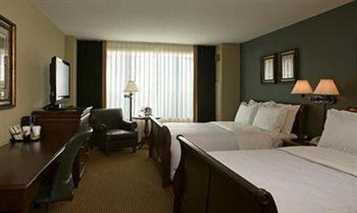 фото отеля Sheraton Overland Park at the Convention Center