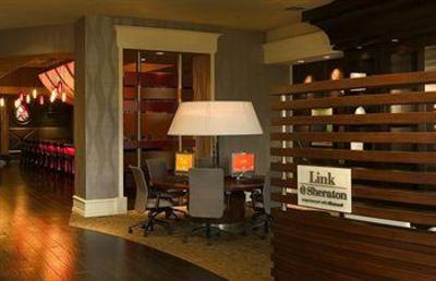 фото отеля Sheraton Overland Park at the Convention Center
