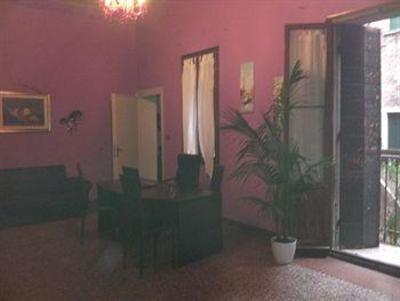 фото отеля Emerald Palace Hostel