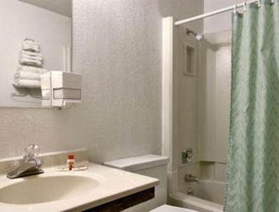 фото отеля Americas Best Value Inn Devils Lake