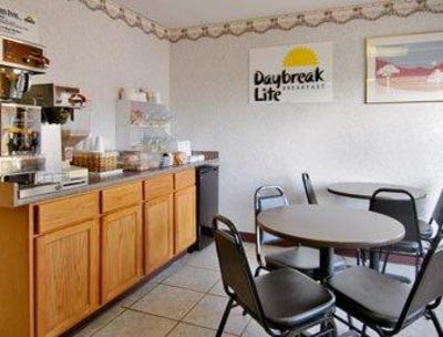 фото отеля Americas Best Value Inn Devils Lake