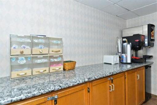 фото отеля Americas Best Value Inn Devils Lake