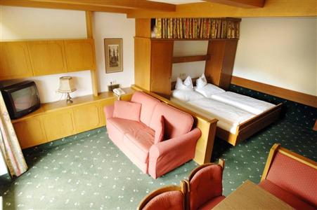 фото отеля Edelweiss Hotel Lermoos