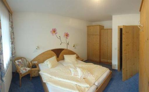 фото отеля Haus Binter Bed and Breakfast Weissensee