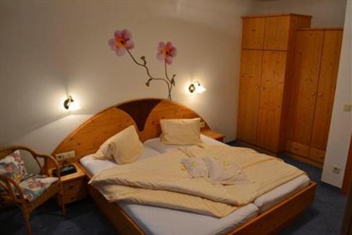 фото отеля Haus Binter Bed and Breakfast Weissensee