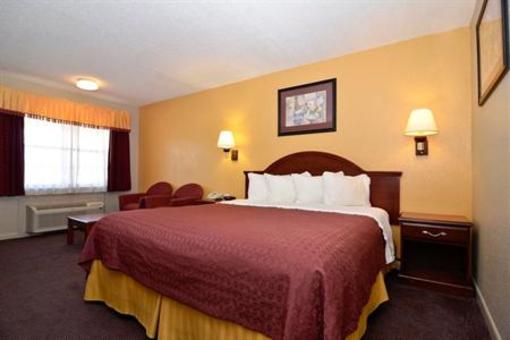 фото отеля Best Western Delhi Inn