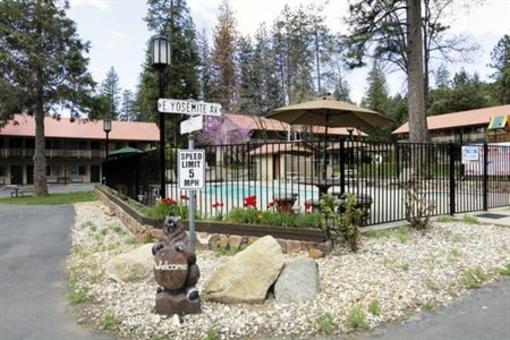 фото отеля Americas Best Value Inn Yosemite Westgate Lodge
