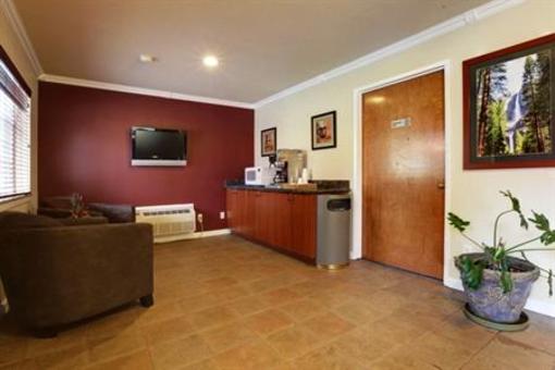фото отеля Americas Best Value Inn Yosemite Westgate Lodge