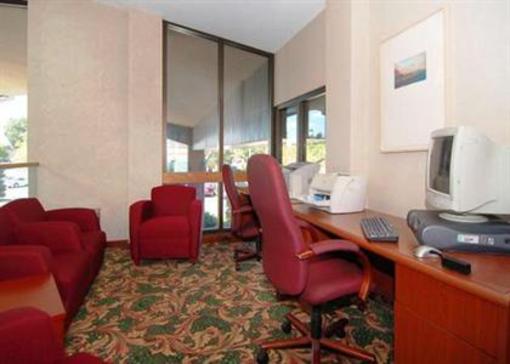 фото отеля Comfort Inn Livonia