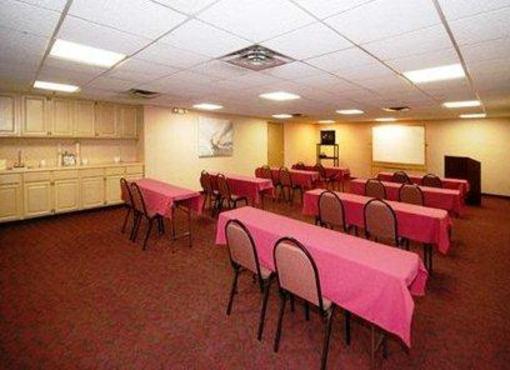 фото отеля Comfort Inn Livonia