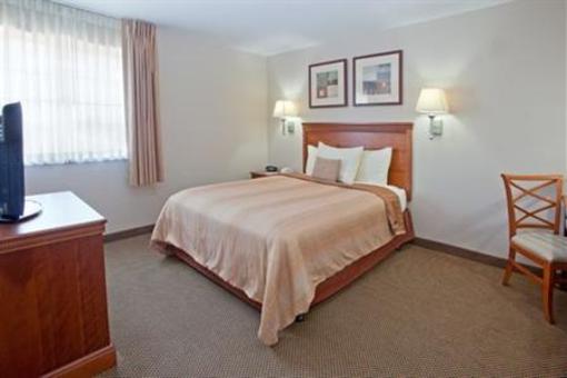 фото отеля Candlewood Suites Nederland