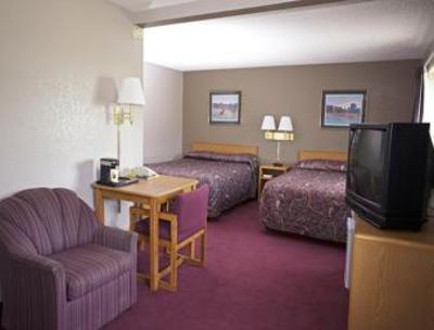 фото отеля Super 8 Jamestown