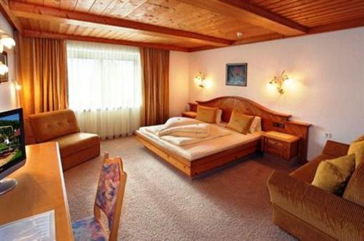 фото отеля ApartHotel Garni Asterhof Fügenberg