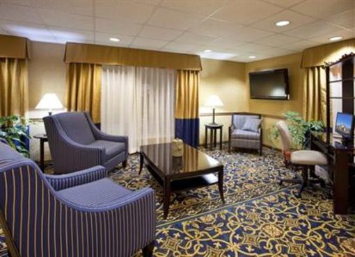 фото отеля Holiday Inn Express Hotel & Suites Sunbury-Columbus Area