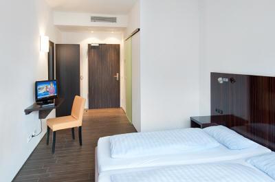 фото отеля Jaeger's Hostel Munich