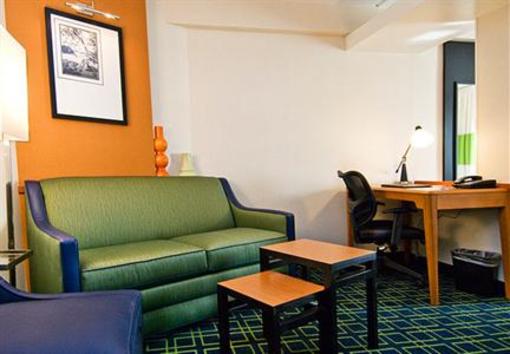 фото отеля Fairfield Inn & Suites Plainville