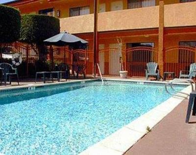 фото отеля Hollywood Inn Express South