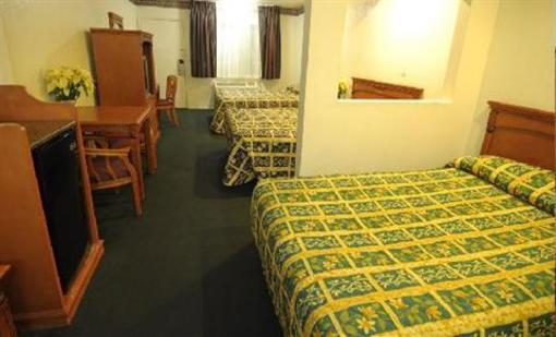 фото отеля Hollywood Inn Express South