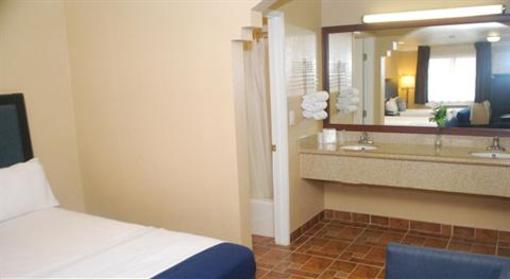фото отеля Hollywood Inn Express South