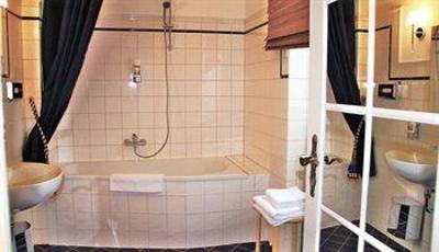 фото отеля Hotel Maison- Apartments am Kolk