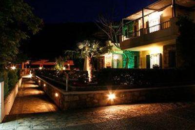 фото отеля Sunny Garden Apartments