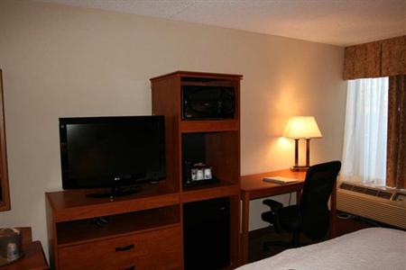 фото отеля Hampton Inn Newark-Airport