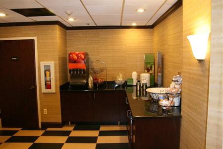 фото отеля Hampton Inn Newark-Airport