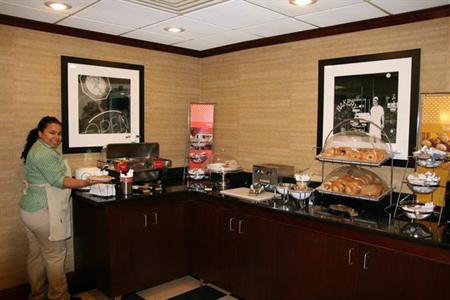 фото отеля Hampton Inn Newark-Airport