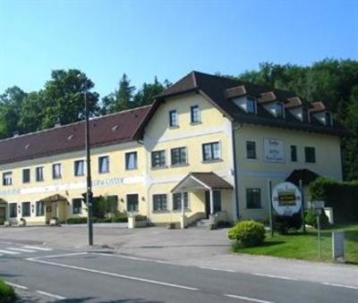 фото отеля Gasthof zur Riederberghöhe Sieghartskirchen