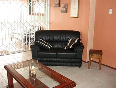 фото отеля Oceans 4 Self Catering Holiday Apartments Durban