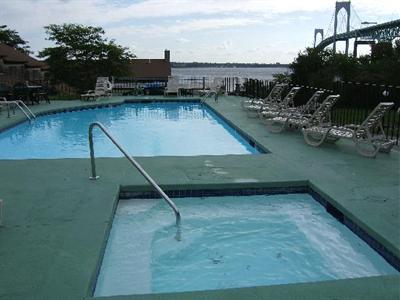 фото отеля Wyndham Newport Overlook